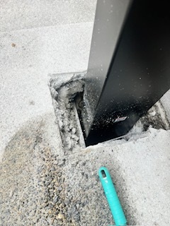 作州トーヨー住器のお家の外観に合わせたお洒落でスタイリッシュなカーポートの施工事例詳細写真1