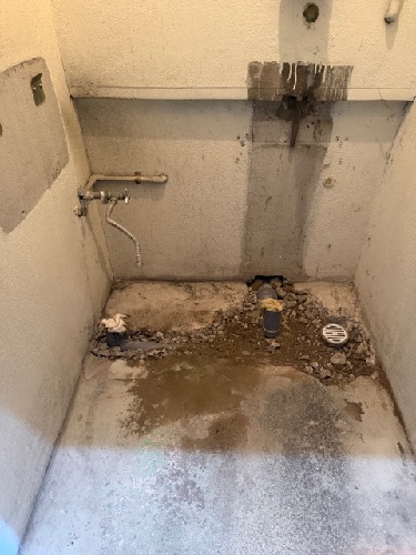 作州トーヨー住器の事務所の男子トイレの床に排水口をつけてほしい！の施工事例詳細写真6