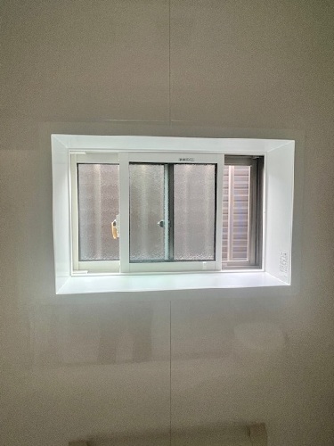作州トーヨー住器の浴室の窓の施工事例詳細写真6