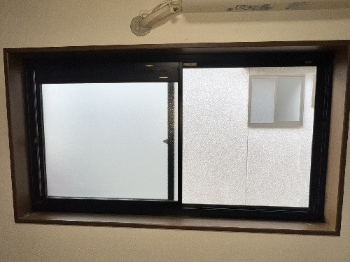 作州トーヨー住器の結露がひどい窓には二重窓（インプラス）で解決！の施工前の写真1