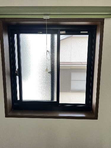 作州トーヨー住器の結露がひどい窓には二重窓（インプラス）で解決！の施工前の写真2