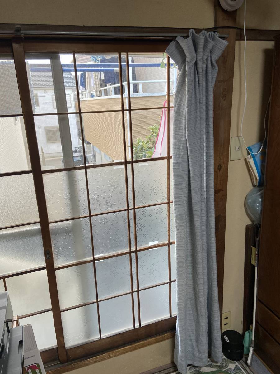 作州トーヨー住器の塗装したての雨戸を残して、古くなったガラス戸をアルミサッシに取り替えてほしいの施工前の写真1