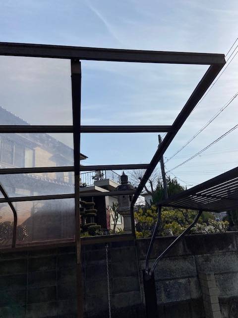作州トーヨー住器のカーポートの屋根張替えの施工前の写真1