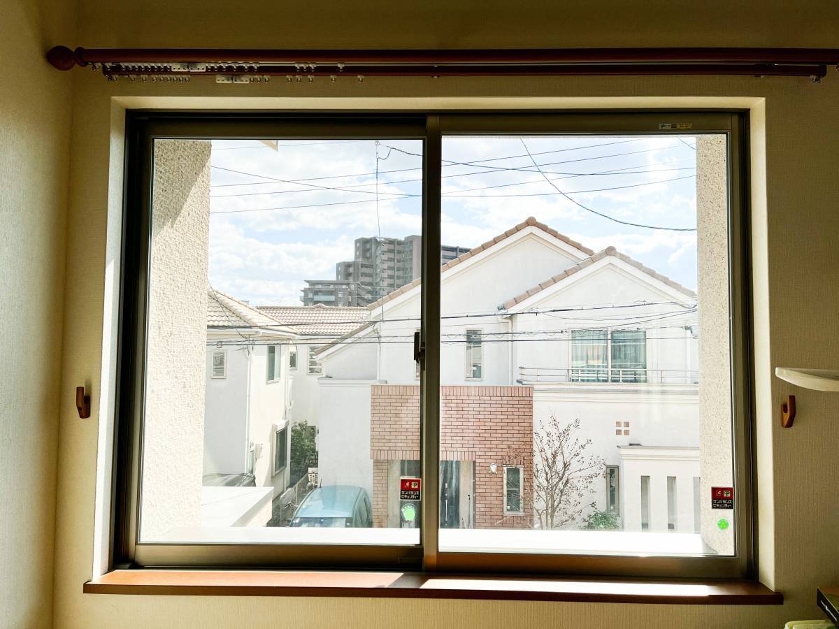 窓エコSENSHO 茨木店の高槻市　M様邸　もう結露なんて怖くないの施工前の写真2