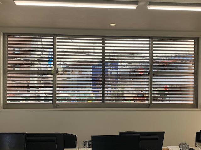 窓エコSENSHO 茨木店の弊社事務所　インプラス工事の施工前の写真2