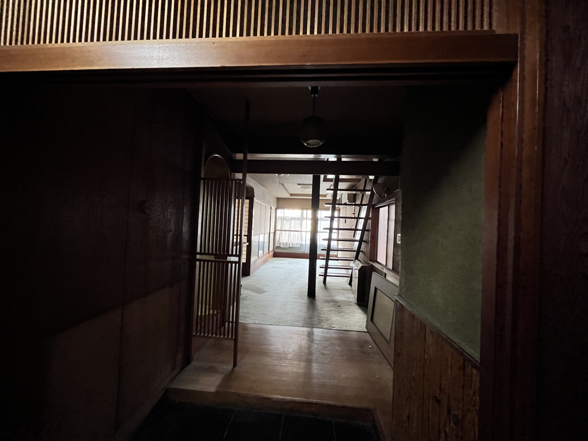 窓エコSENSHO 茨木店の空き家からおしゃれな応接室への施工前の写真1