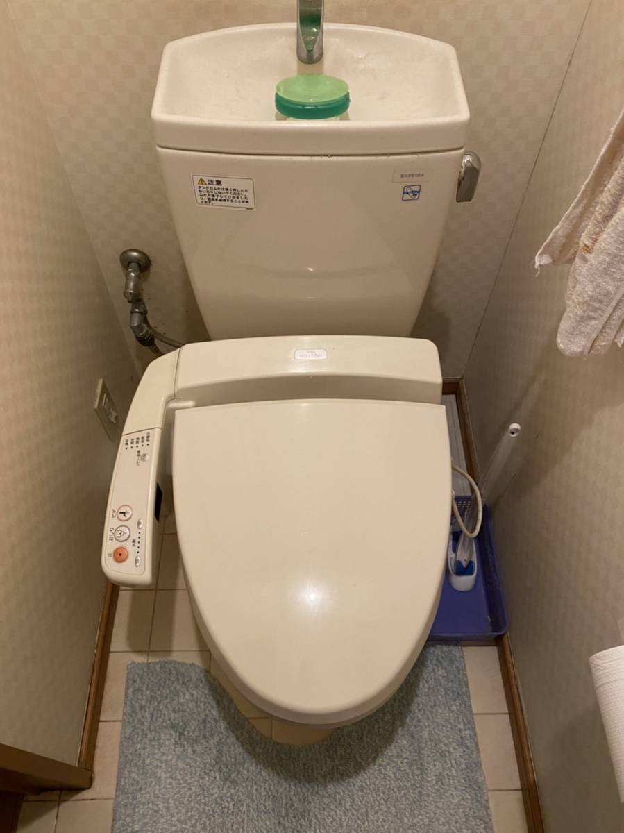 海老名トーヨー住器の水漏れによるトイレ交換の施工前の写真2