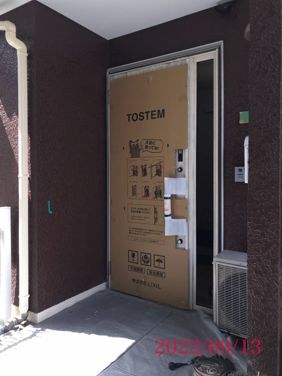 海老名トーヨー住器の玄関ドアリフォーム工事　リシェント３の施工後の写真3