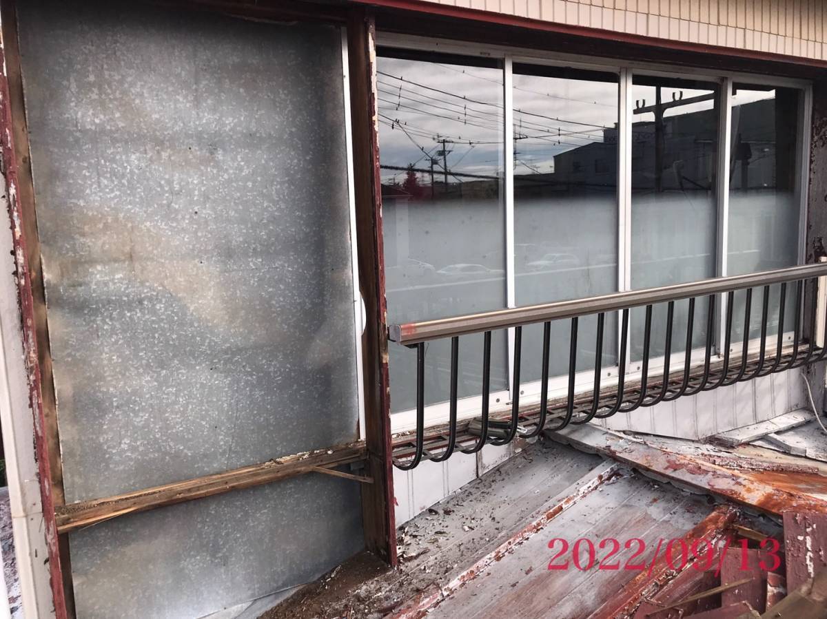 海老名トーヨー住器の窓サッシ交換工事の施工前の写真1