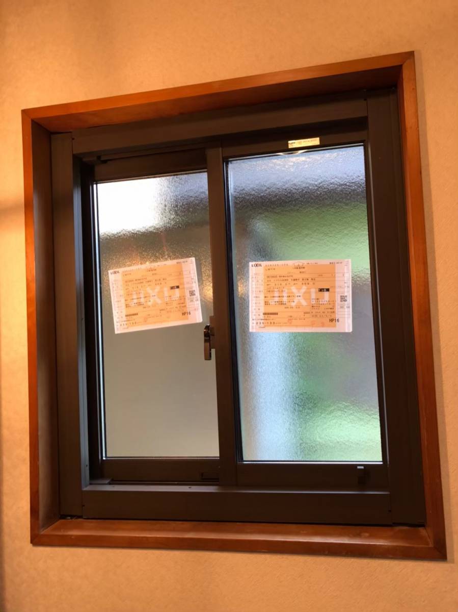 海老名トーヨー住器の「硝子ルーバー窓をリプラスで断熱効果アップの窓に！」　海老名市Ｋ様邸施工例の施工後の写真1