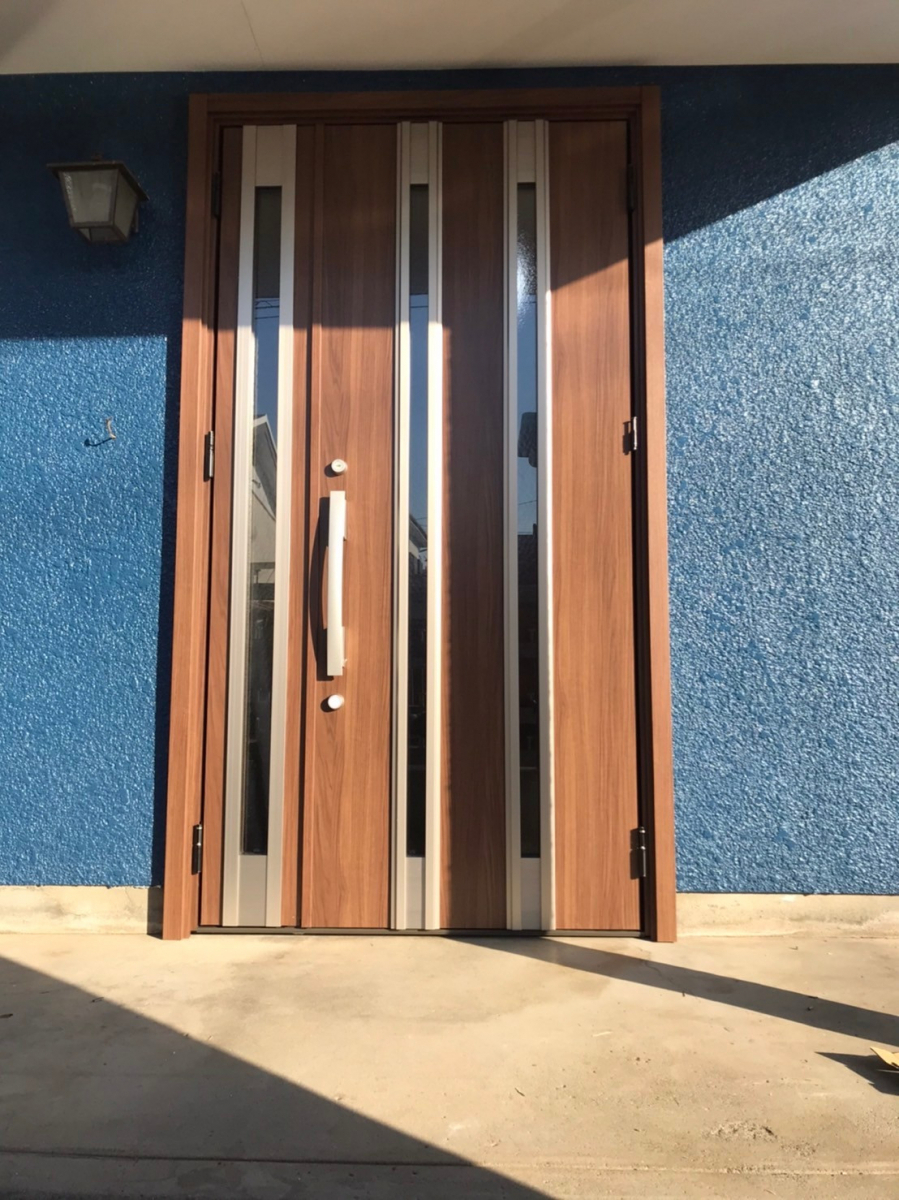 海老名トーヨー住器の家中の断熱化改善内窓に続き「玄関ドアリフォーム」の施工後の写真1
