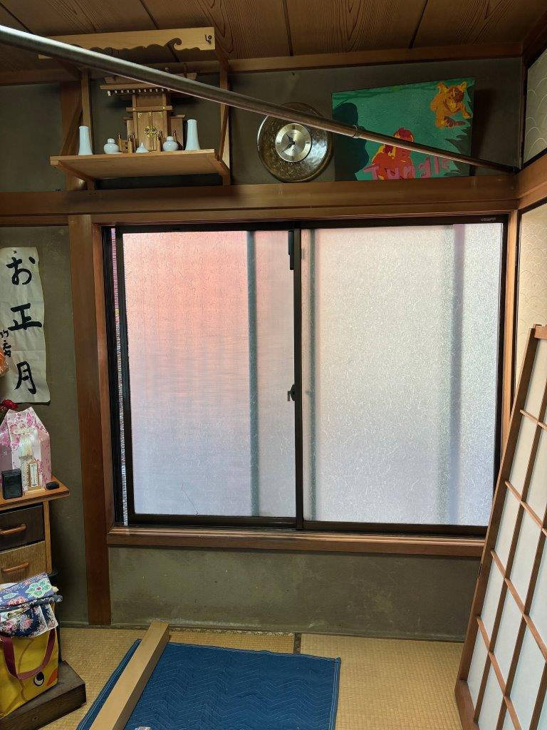 海老名トーヨー住器の海老名市　窓の断熱には内窓がＧＯＯＤ！「インプラス施工例」の施工前の写真3