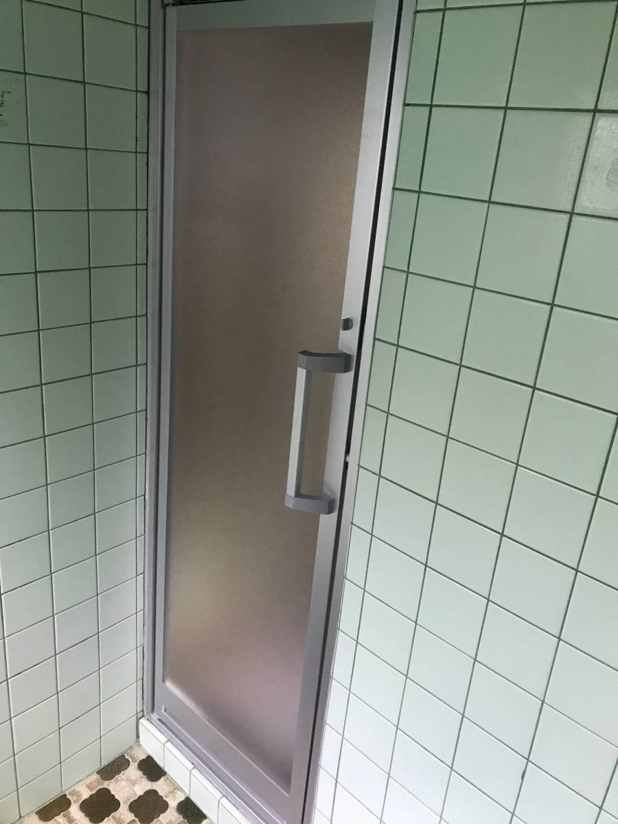 海老名トーヨー住器の綾瀬市　浴室ドア開け閉めの不具合！「YKKサニセーフ」を使って1dayリフォームの施工後の写真1