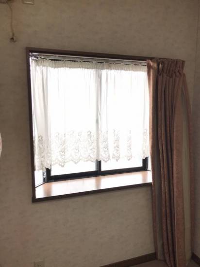 海老名トーヨー住器の出窓に内窓を設置しました。施工事例写真1