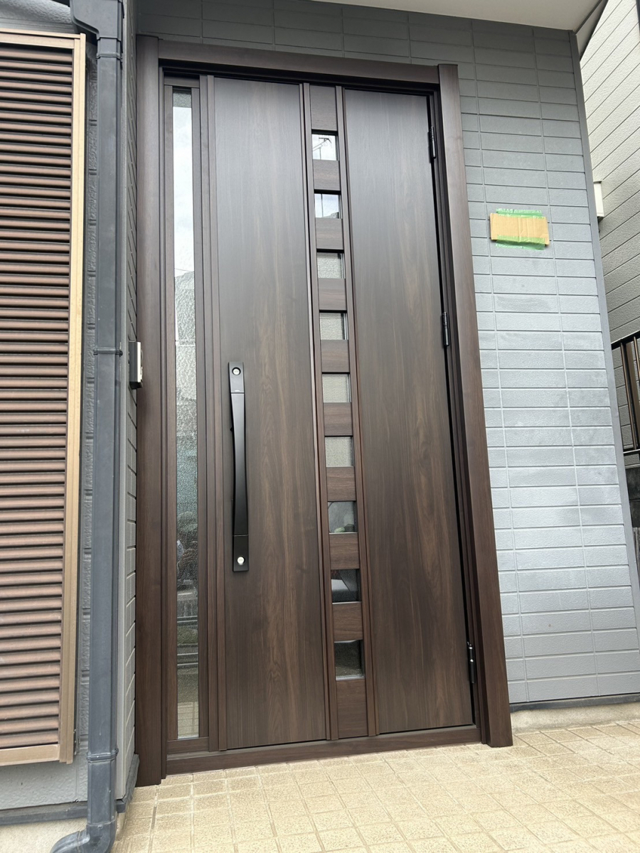 海老名トーヨー住器の海老名市　玄関リフォーム「お家の顔となる玄関がたった1日で大変身しました」の施工後の写真1