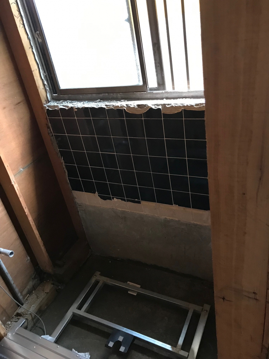 海老名トーヨー住器の海老名市 毎日快適なお風呂タイム(^^♪ 在来タイル張り浴槽→ユニットバスへリフォームの施工前の写真2
