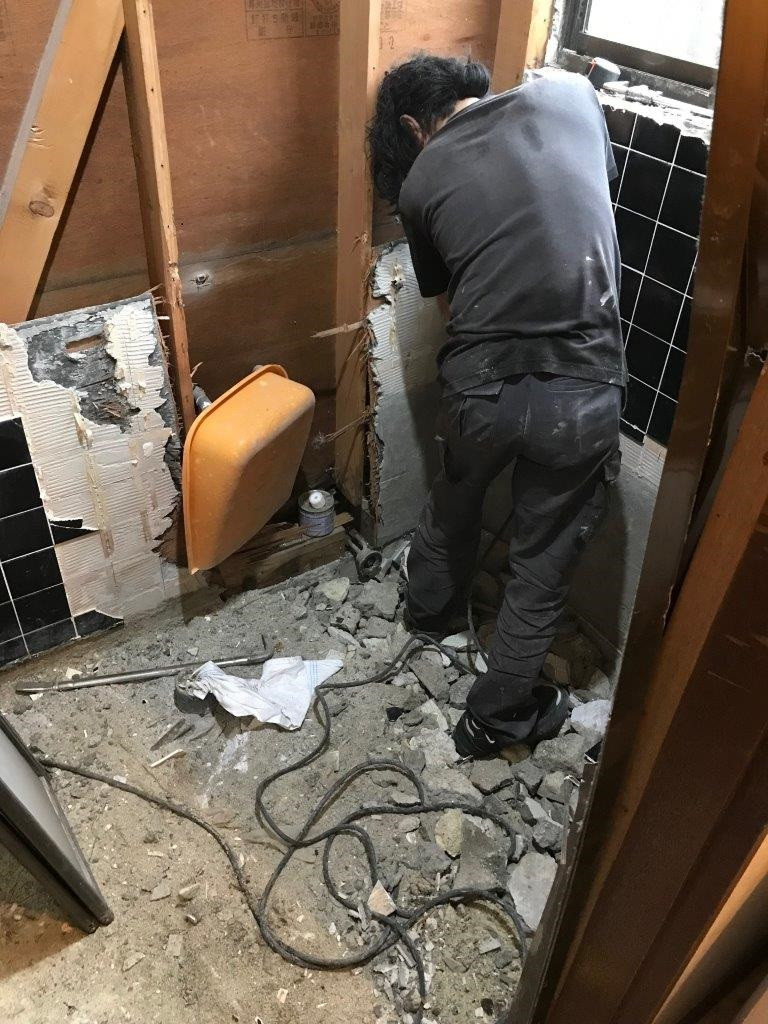 海老名トーヨー住器の海老名市 毎日快適なお風呂タイム(^^♪ 在来タイル張り浴槽→ユニットバスへリフォームの施工前の写真3