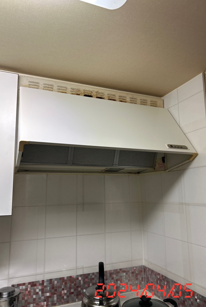 海老名トーヨー住器の海老名市 マンションの換気扇交換 施工例の施工前の写真2