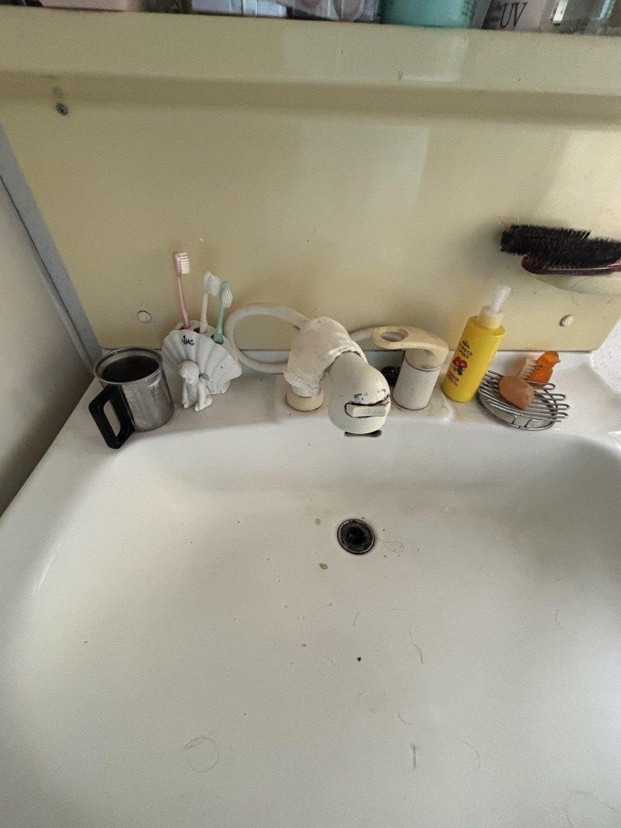 海老名トーヨー住器の海老名市 水廻り3点セットリフォーム 洗面所施工例の施工前の写真2