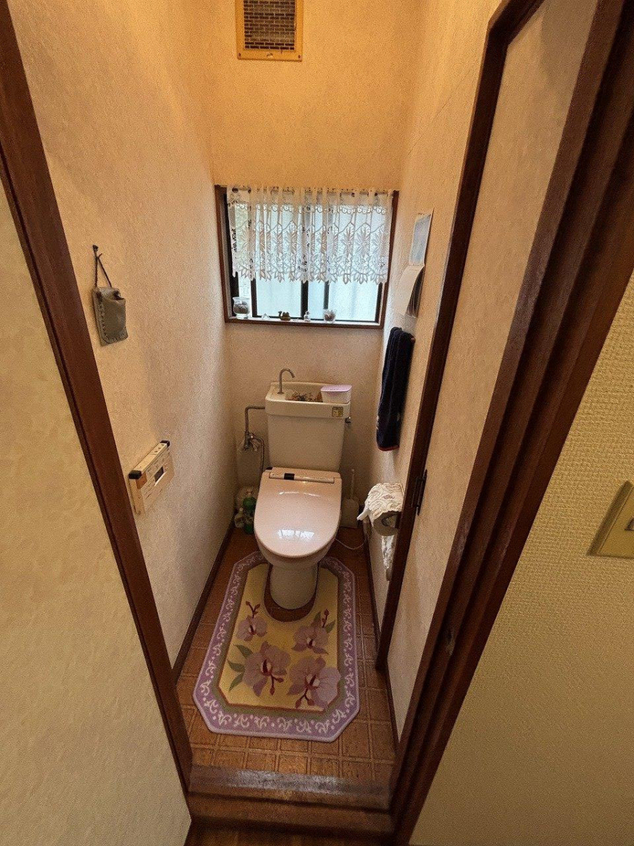海老名トーヨー住器の海老名市　水廻り3点リフォーム　トイレアメージュ施工例の施工前の写真1