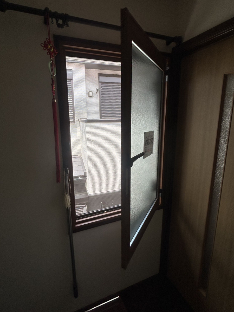 海老名トーヨー住器の海老名市 内窓インプラス施工例 「暑い!寒い!の原因は窓で解決」の施工後の写真3