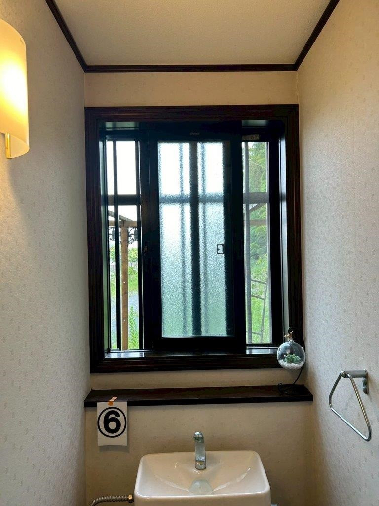 海老名トーヨー住器の暑いも寒いも内窓は効果あり！窓の断熱化をするならい大型補助金のあるうちにお急ぎください！の施工前の写真2