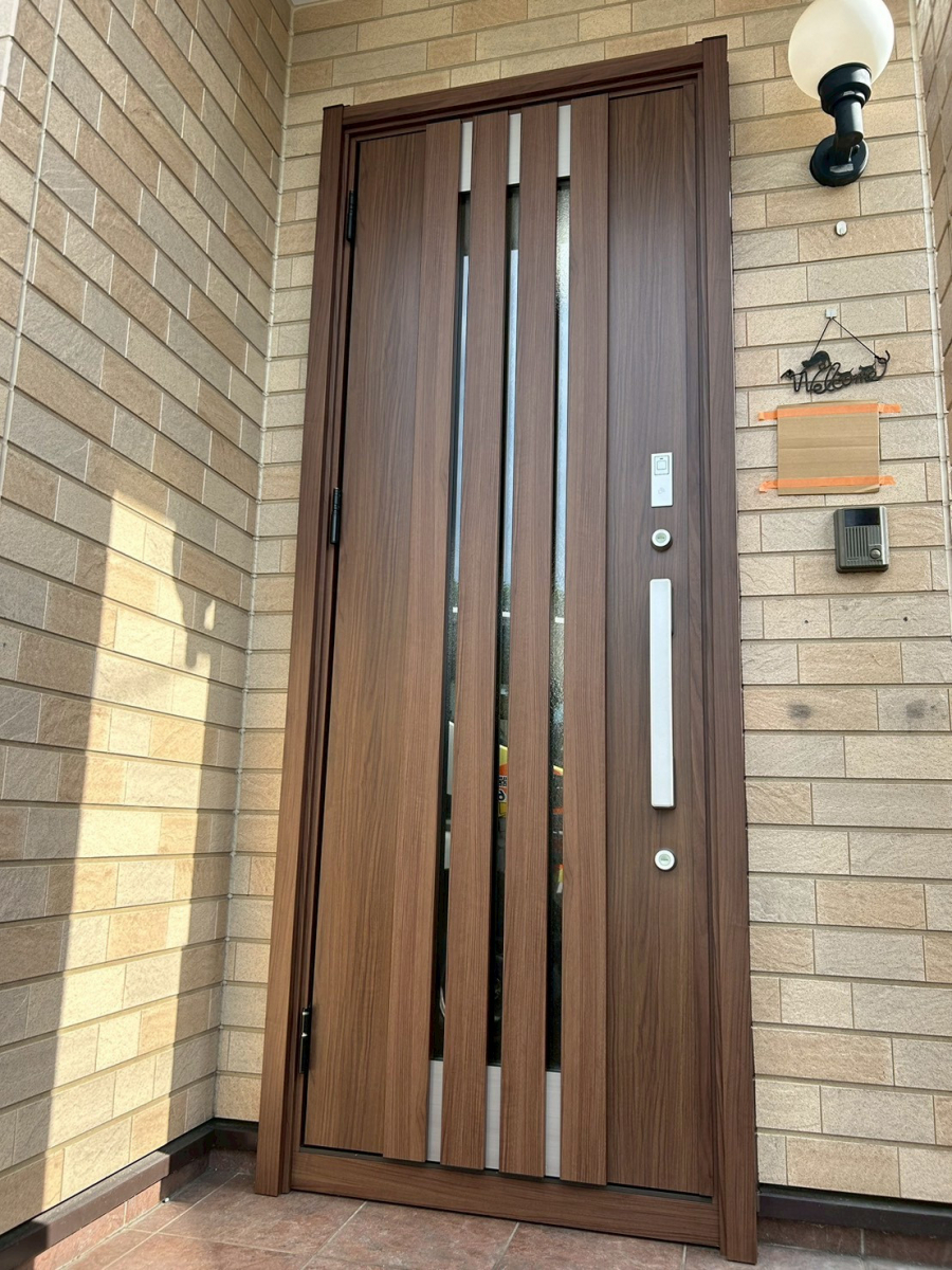 海老名トーヨー住器の暑さ、寒さの断熱対策には、玄関の断熱化も大事です！「リシェント施工例」の施工後の写真1