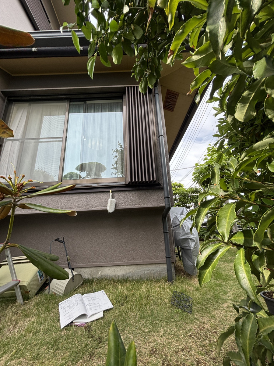 海老名トーヨー住器の海老名市 横引きシャッターアルスライダー修理→後付けリフォームシャッター取付け 施工例の施工前の写真1