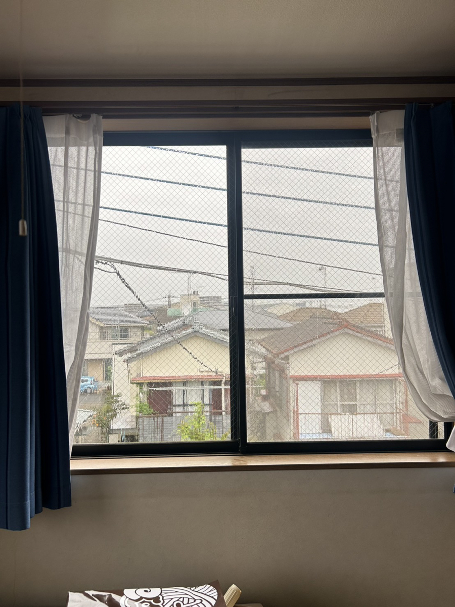 海老名トーヨー住器の海老名市内窓インプラス施工例「冬場、暖房をつけてても寒さが解消されない」の施工前の写真3