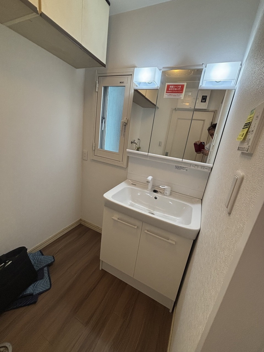 海老名トーヨー住器の海老名市　洗面化粧台リフォーム施工例「2025年先進窓リノベ+子育てグリーン補助金を利用しました。」の施工後の写真2