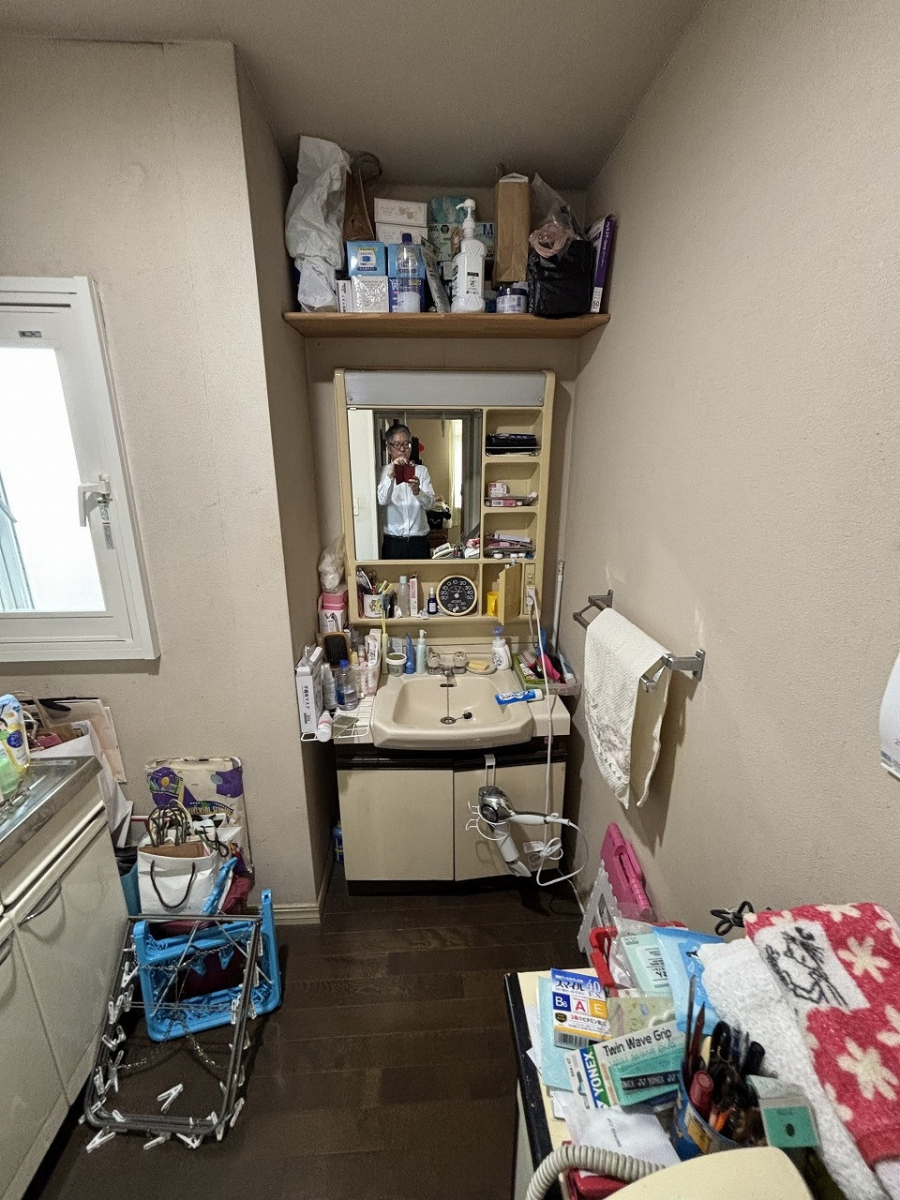 海老名トーヨー住器の海老名市　洗面化粧台リフォーム施工例「2025年先進窓リノベ+子育てグリーン補助金を利用しました。」の施工前の写真2