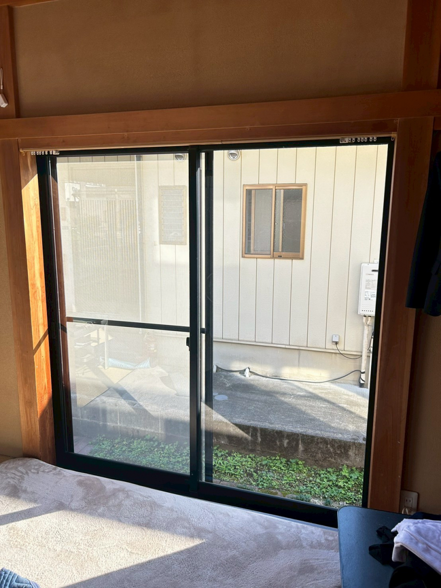 海老名トーヨー住器の海老名市　断熱リフォーム「補助金を利用して、内窓インプラスを施工」の施工前の写真1