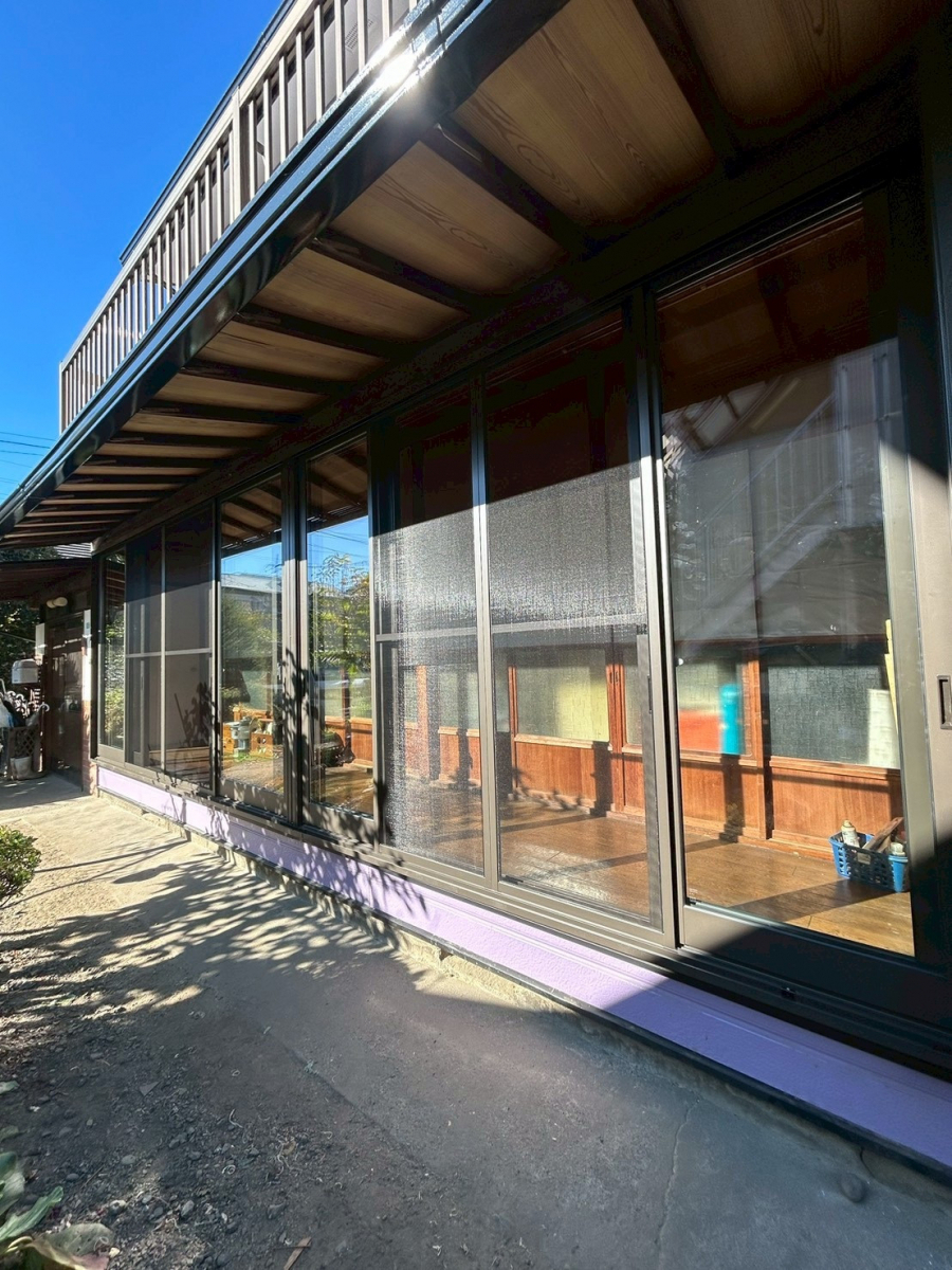 海老名トーヨー住器の海老名市　T様邸　建付けのゆがみ不具合の窓はサッシ改修しましたの施工前の写真1