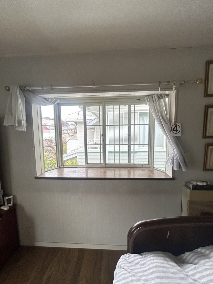 海老名トーヨー住器の町田市　内窓付けて室内環境バツグンにアップ！　2025年も補助金を活用しました。の施工前の写真1