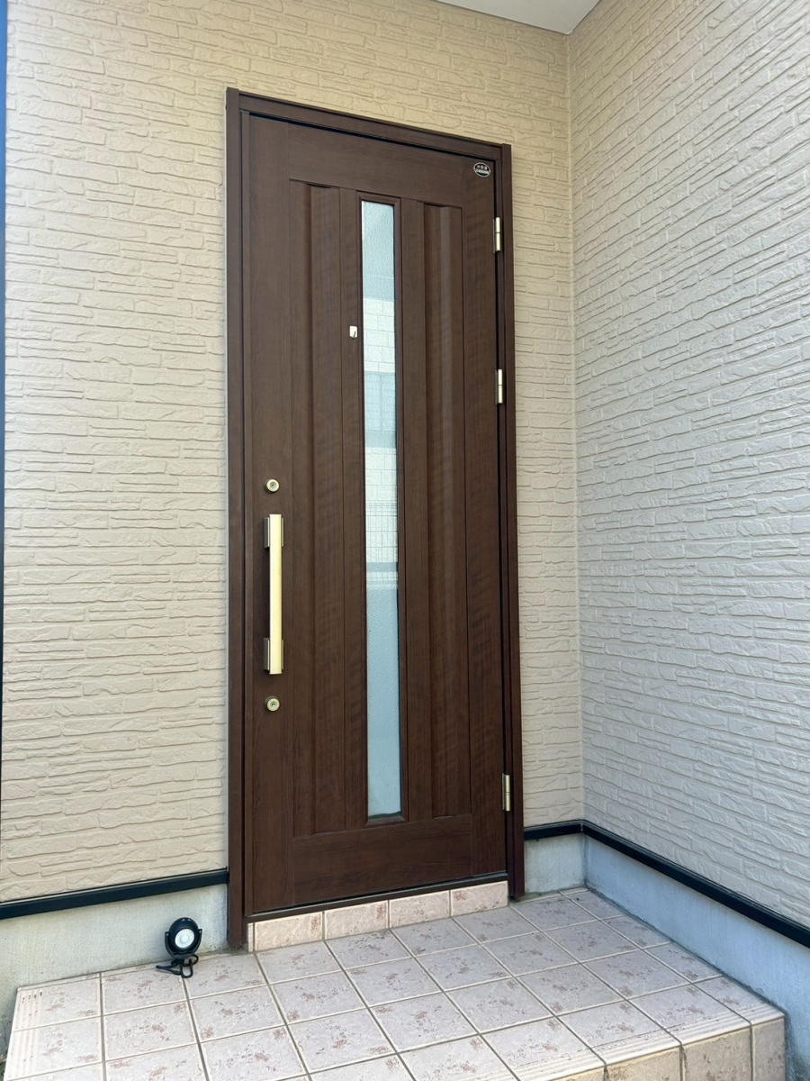 海老名トーヨー住器の海老名市の断熱補助金を利用して、玄関をバリっとイメチェン！の施工前の写真1