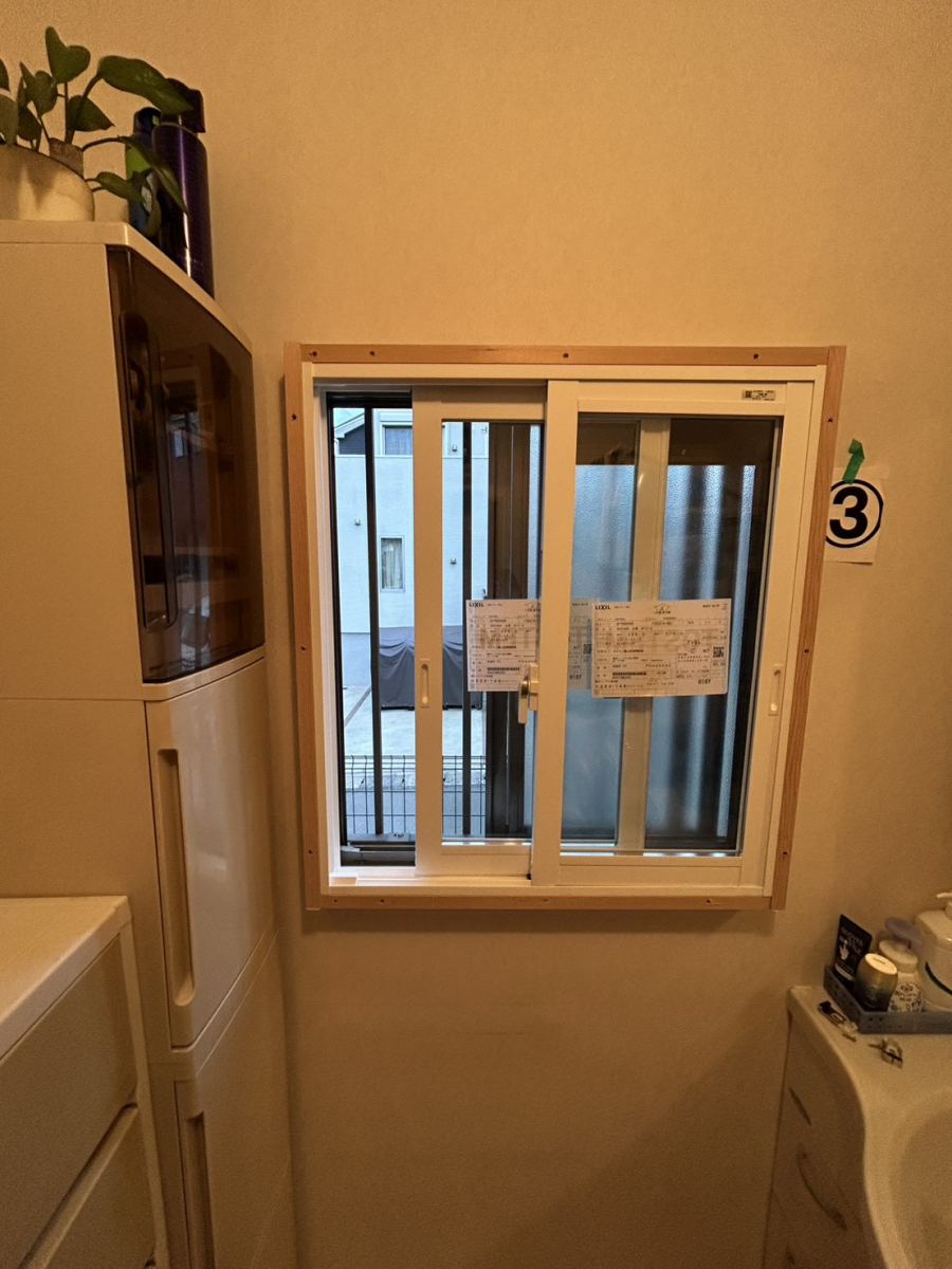 海老名トーヨー住器の海老名市　内窓インプラス施工例「部屋の温度環境の変化により睡眠の質があがった」の施工後の写真2