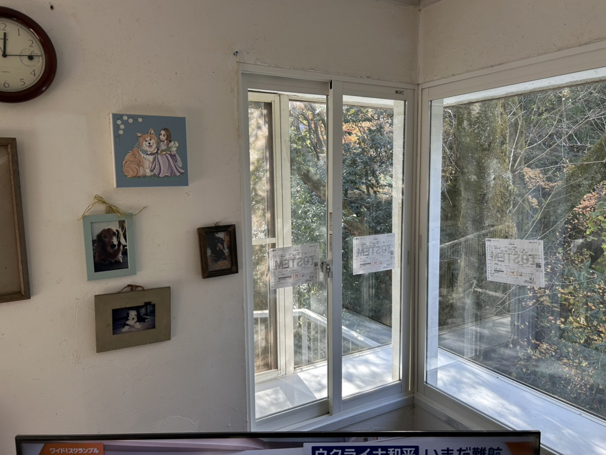 海老名トーヨー住器の相模原市　大きな破棄脱脂窓L型のコーナー窓に内窓を設置し断熱効果はアップ！の施工後の写真3