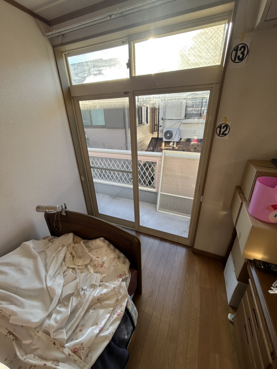 海老名トーヨー住器の2つの補助金活用で冬寒く夏暑い家にバイバイ！　内窓施工例の施工前の写真3