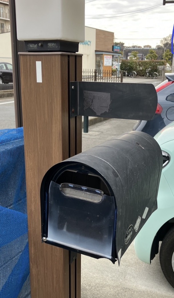 海老名トーヨー住器の海老名市　柱は既存をそのまま使用してボックスのみ交換しました。の施工前の写真1