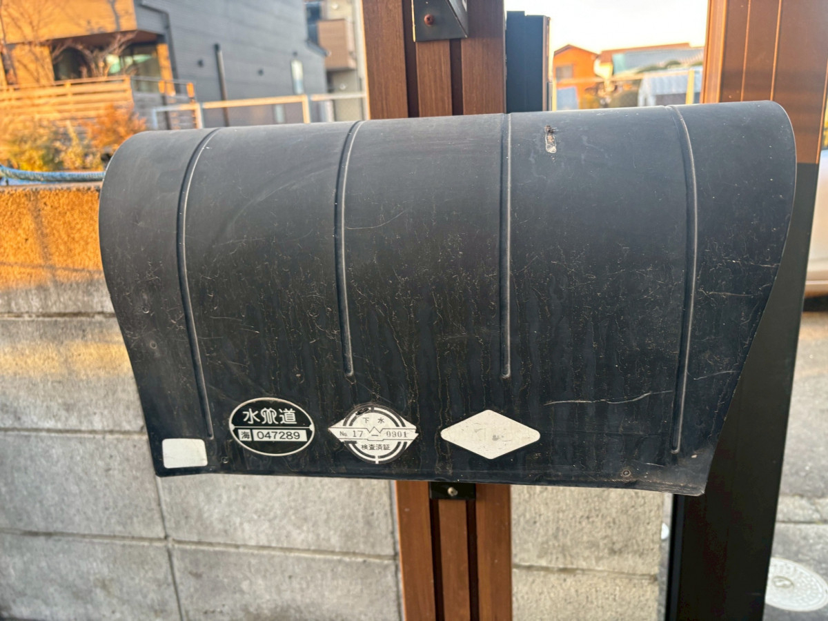 海老名トーヨー住器の海老名市　柱は既存をそのまま使用してボックスのみ交換しました。の施工前の写真2