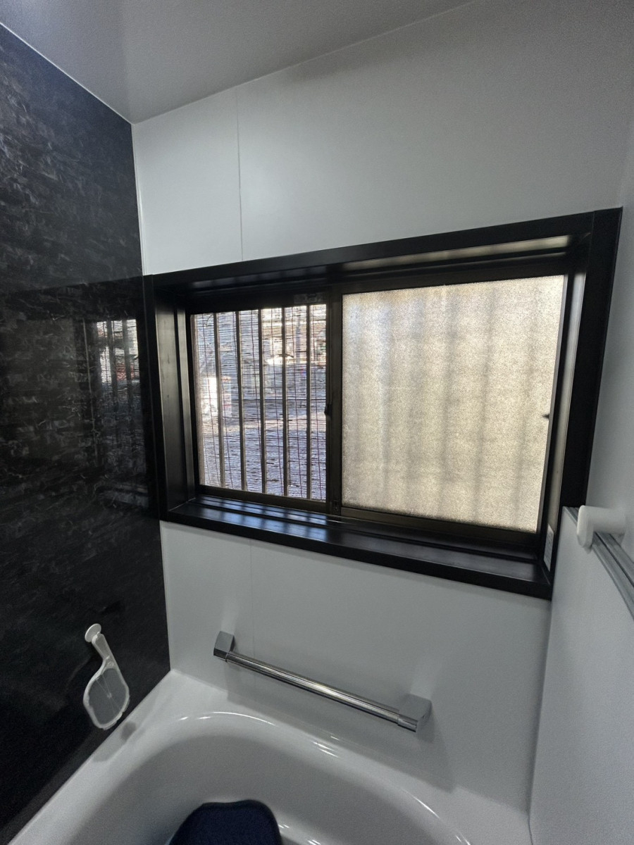 海老名トーヨー住器の危険なヒートショックを起こさないように設置「三協内窓プラメイク」施工例の施工前の写真1