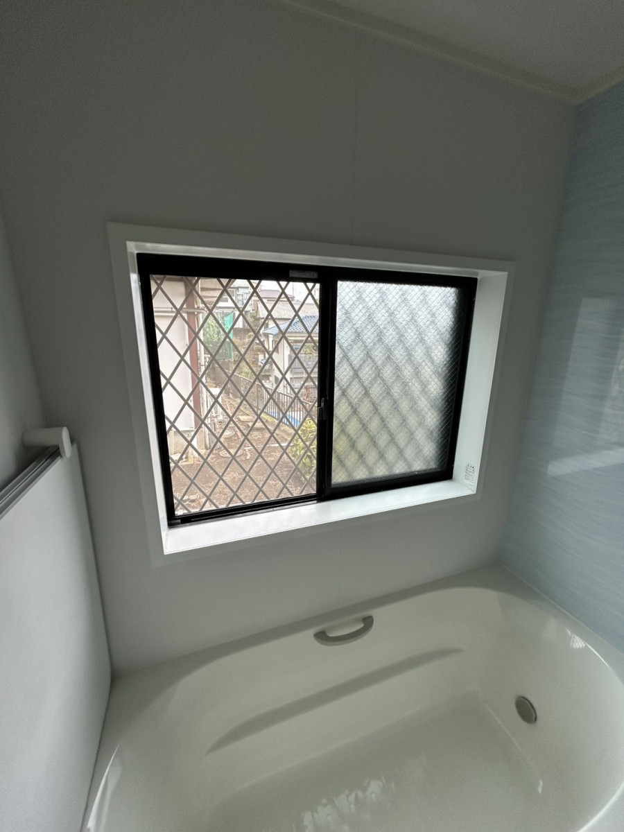 海老名トーヨー住器の海老名市インプラス施工例　「内窓インプラスなら、工事当日から断熱効果を実感！」の施工前の写真2