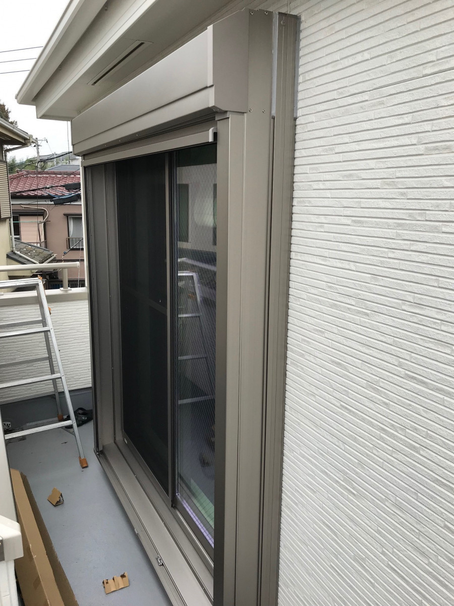 海老名トーヨー住器の新築時設置がなかった2階居室窓　防犯対策にシャッターはあった方が良いの施工後の写真1