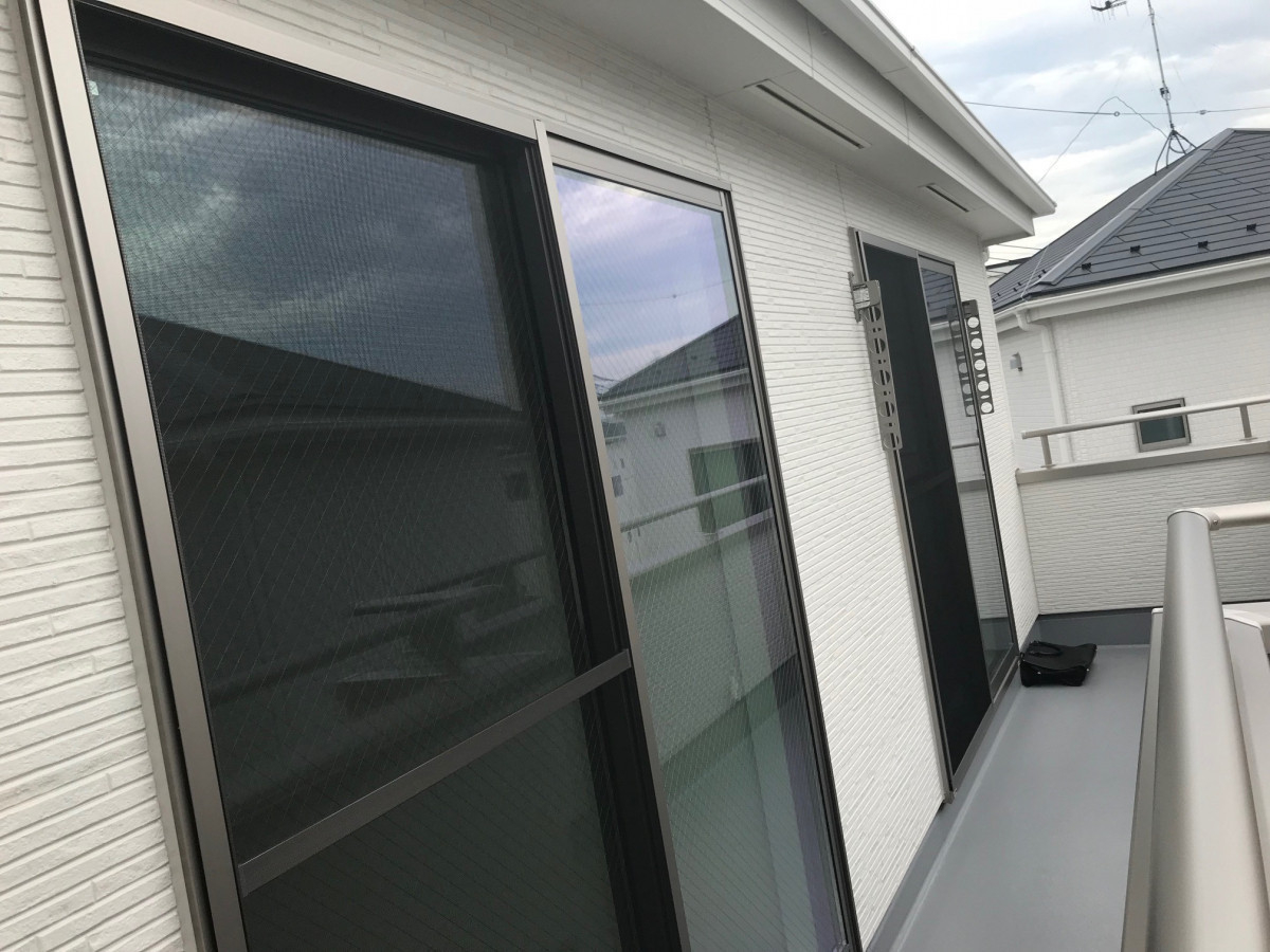 海老名トーヨー住器の新築時設置がなかった2階居室窓　防犯対策にシャッターはあった方が良いの施工前の写真1