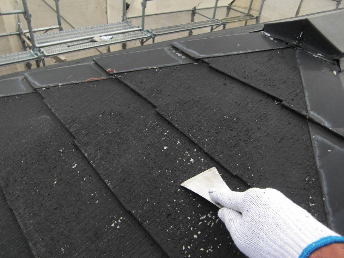 海老名トーヨー住器のコロニアル屋根　塗装工事の施工前の写真3
