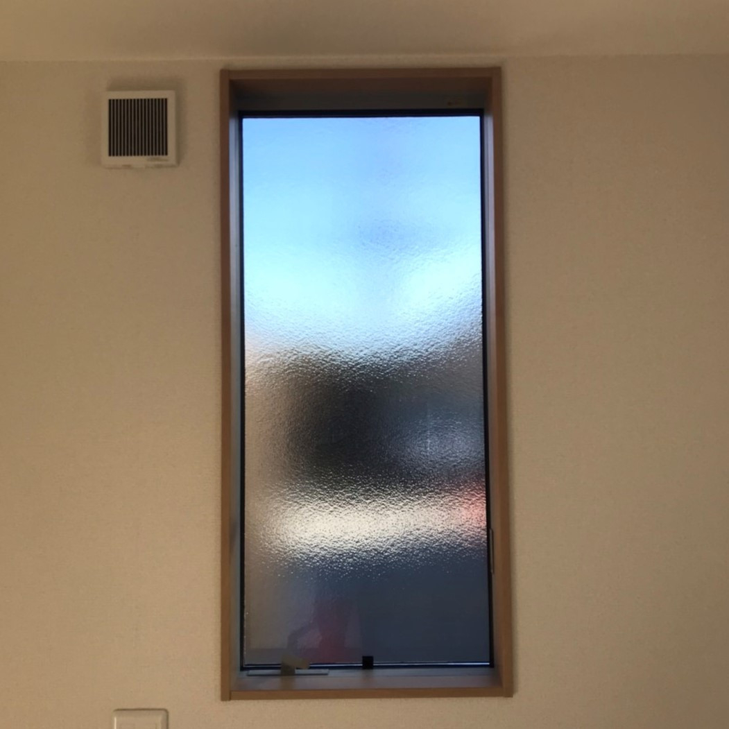 海老名トーヨー住器の一日で取り付けが可能！防犯対策に室内面格子の施工前の写真1