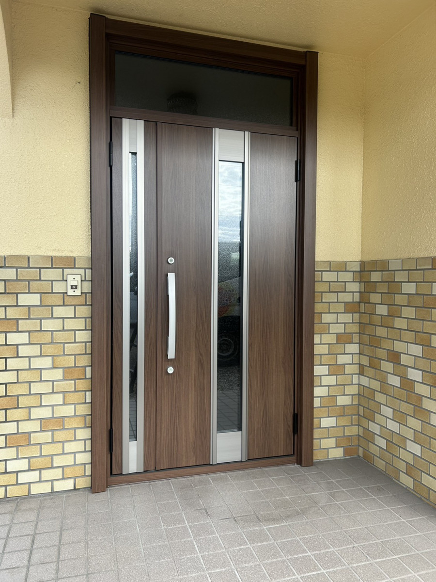 海老名トーヨー住器の築33年「とにかく玄関に不満が！」お客様からご相談いただきました。　海老名市施工事例の施工後の写真1