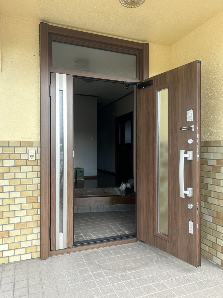 海老名トーヨー住器の築33年「とにかく玄関に不満が！」お客様からご相談いただきました。　海老名市施工事例の施工後の写真2
