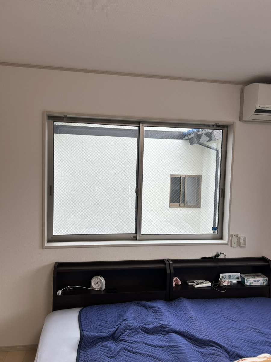 海老名トーヨー住器の断熱だけじゃない！“静けさ”に感動した内窓施工　相模原市施工例の施工前の写真3