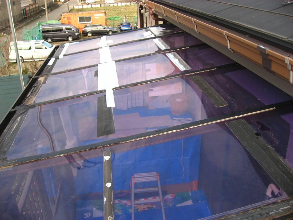 海老名トーヨー住器のテラス屋根交換の施工前の写真1